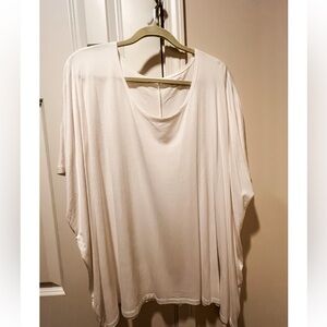 White oversized flowy t